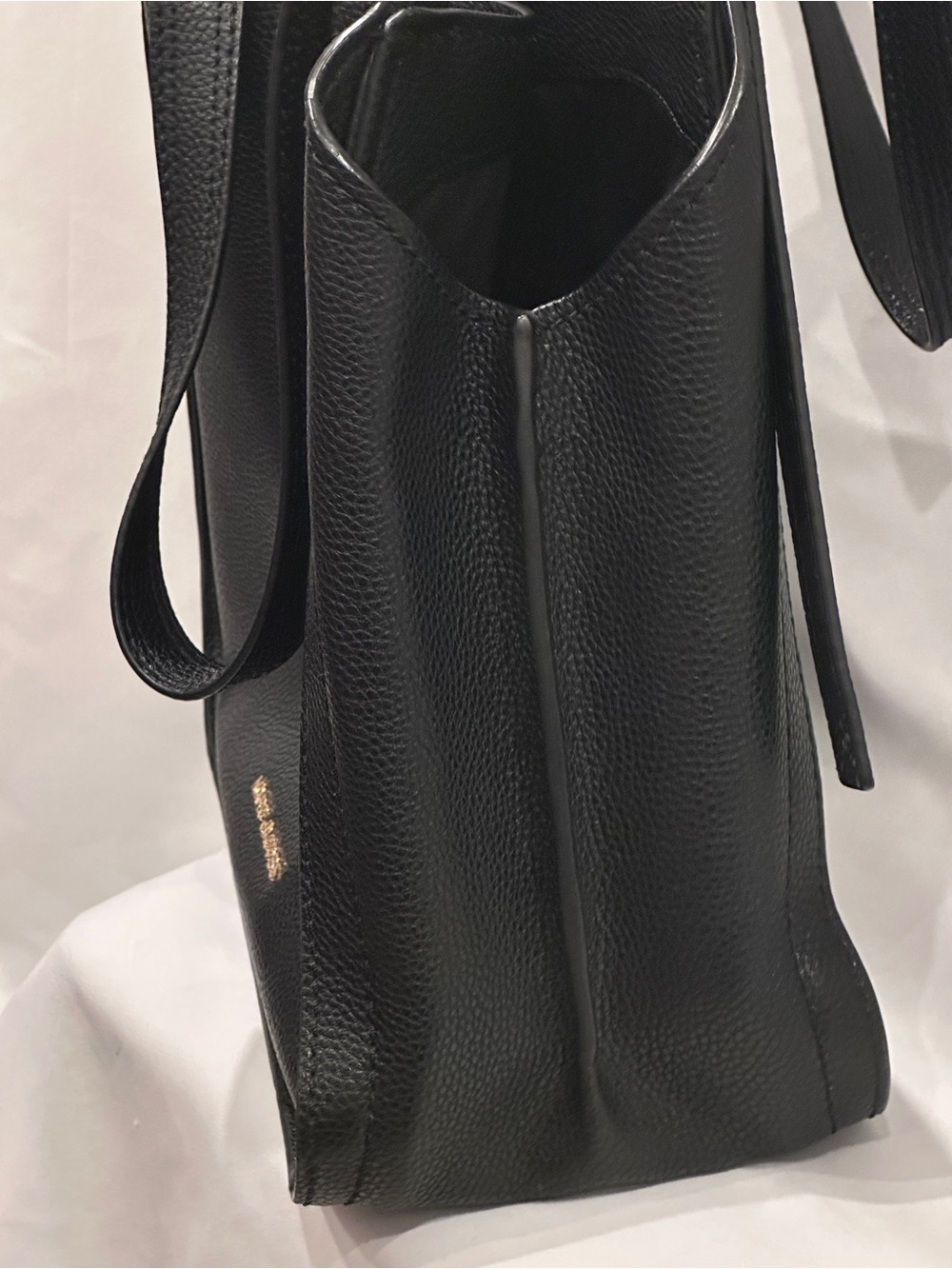 Marc Jacobs Black Pebbled Leather Shoulder Tote with Gold Logo - Picture 5 of 8